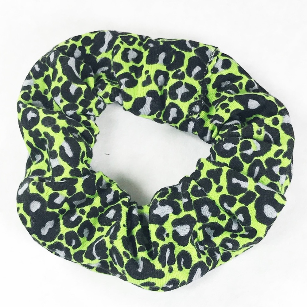 🌵Green Leopard Print Scruchie - Picture 3 of 4